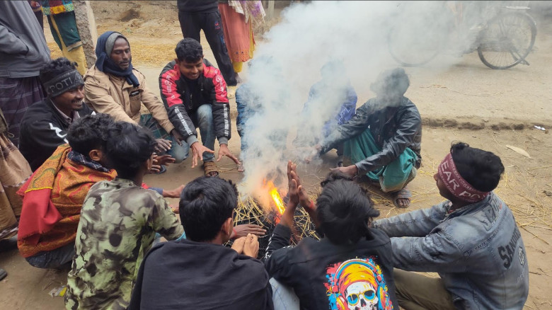 শৈত্যপ্রবাহের কবলে নওগাঁ, তাপমাত্রা ১০ ডিগ্রির ঘরে...