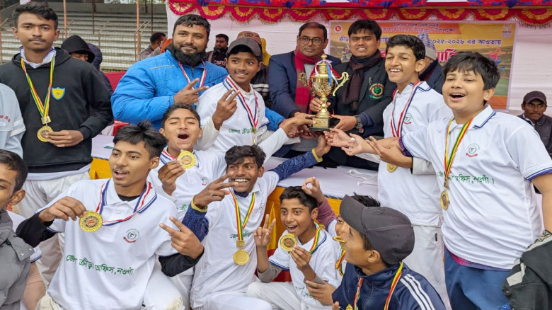 নওগাঁয় দিনব্যাপী ক্রিকেট প্রতিযোগিতা...