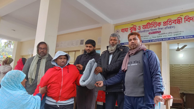বাঘায় প্রতিবন্ধী বিদ্যালয়ের শিক্ষার্থীদের মাঝে শীত...