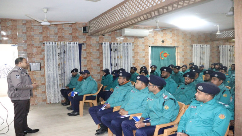 পুলিশের দক্ষতা ও সক্ষমতা বৃদ্ধি বিষয়ক প্রশিক্ষণ কর...