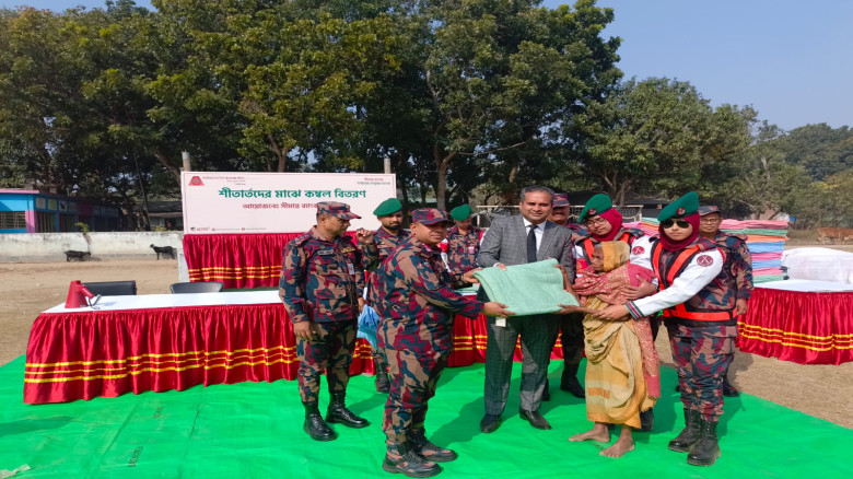 চুয়াডাঙ্গা সীমান্তে হতদরিদ্র শীতার্ত মানুষের মাঝে ...