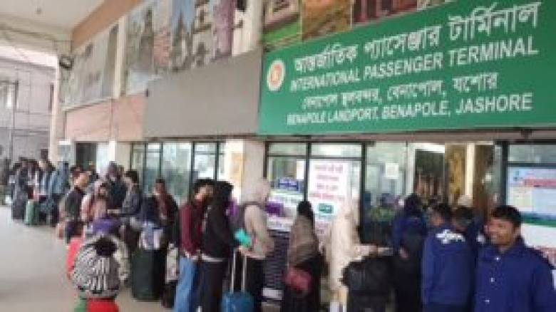 বেনাপোল বন্দরে পাসপোর্টধারী যাতায়াত ১৬১৫ জন...