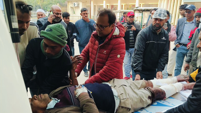 নাটোরে স্বতন্ত্র প্রার্থীর সমর্থককে কুপিয়ে জখম:  ২...