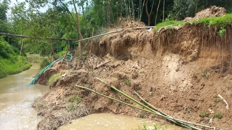 চুনারুঘাটে অবৈধ বালু উত্তোলনের মহোৎসব! হুমকির মুখে...