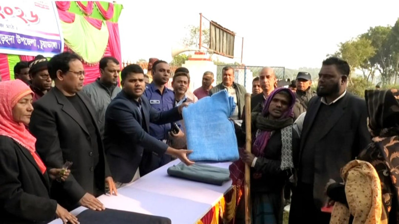 দামুড়হুদায়  এসএসসি ৯২ ব্যাচের কম্বল বিতরণ...