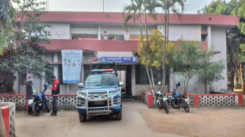 ঘোড়াঘাটে পরিস্থিতি নিয়ন্ত্রণে পুলিশের ফাঁকা ফায়...