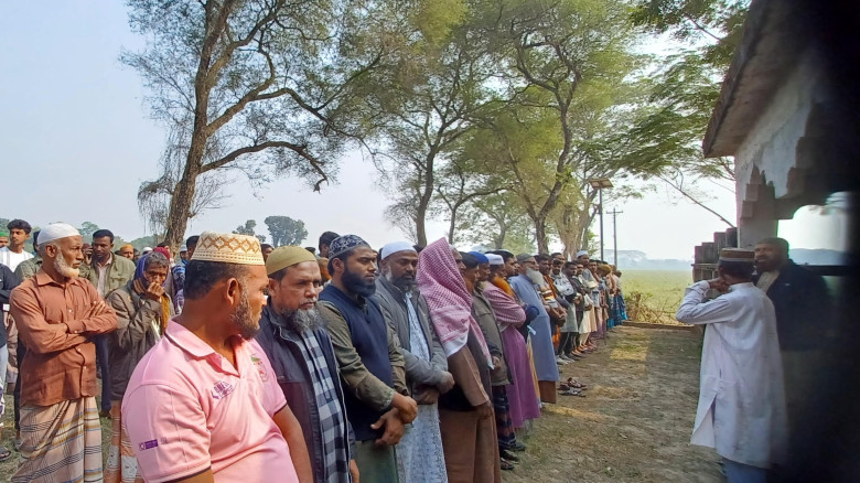 নিয়ন্ত্রণ হারিয়ে গাছের সঙ্গে মোটরসাইকেলের ধাক্কা ...