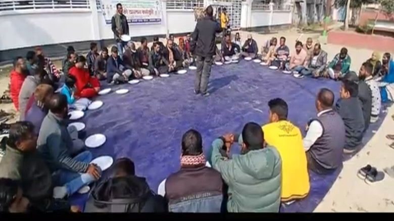 ঠাকুরগাঁওয়ে সরকারি কর্মচারীদের প্রতিকী অনশন...