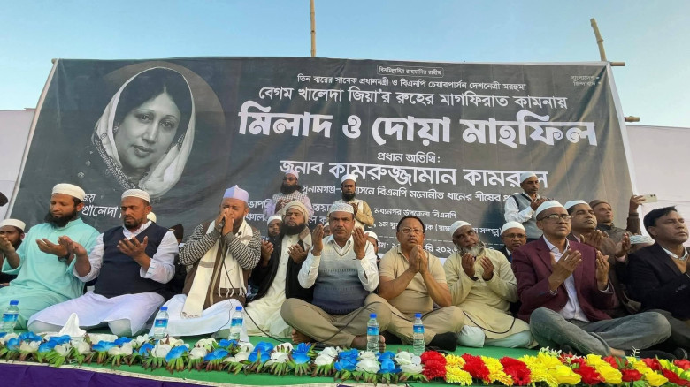 মধ্যনগরে খালেদা জিয়ার রুহের মাগফিরাত কামনায়  মিলাদ...