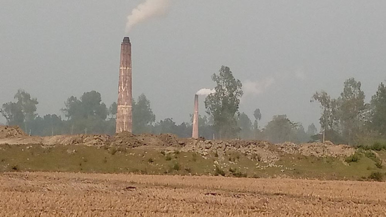 নাগেশ্বরীতে দাপটের সাথে চলছে অবধৈ ইটভাটা...