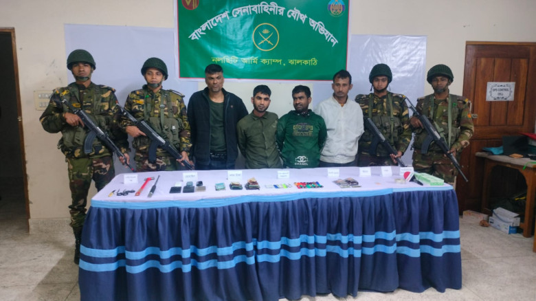 নলছিটিতে যৌথবাহিনীর অভিযানে মাদকসহ আটক ৪...