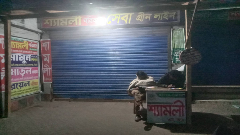 ভাড়া চুক্তি বদ্ধ না করায়  আমতলী পৌর বাস কাউন্টার ব...