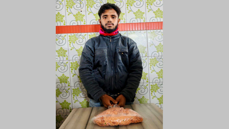 নেত্রকোণায় দশ হাজার পিস ইয়াবাসহ যুবক আটক...