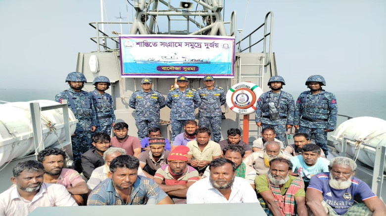 নৌবাহিনীর অভিযানে ৬ কোটি টাকার ক্রিস্টাল মেথ, অস্ত...