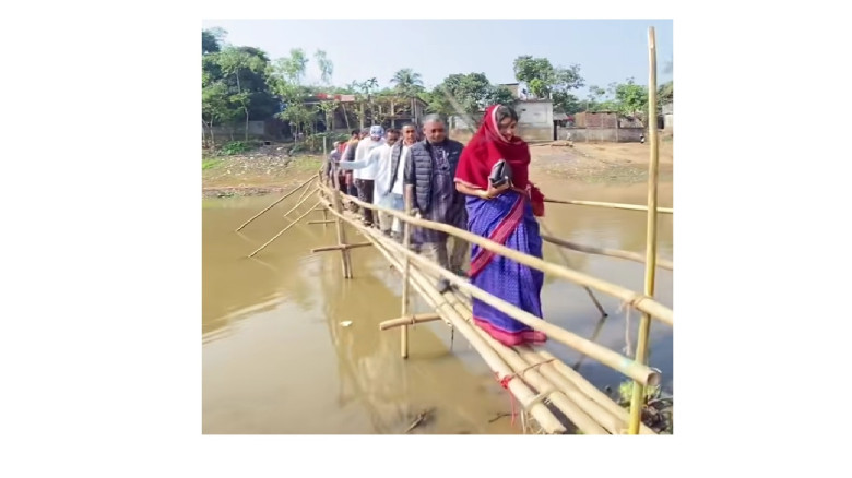 নবীগঞ্জে বিজনা নদীতে একটি মাত্র বাঁশের সেতু, হাজার...