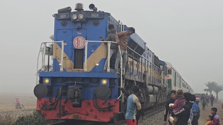 উত্তরবঙ্গের সঙ্গে সারাদেশের ট্রেন যোগাযোগ বন্ধ...