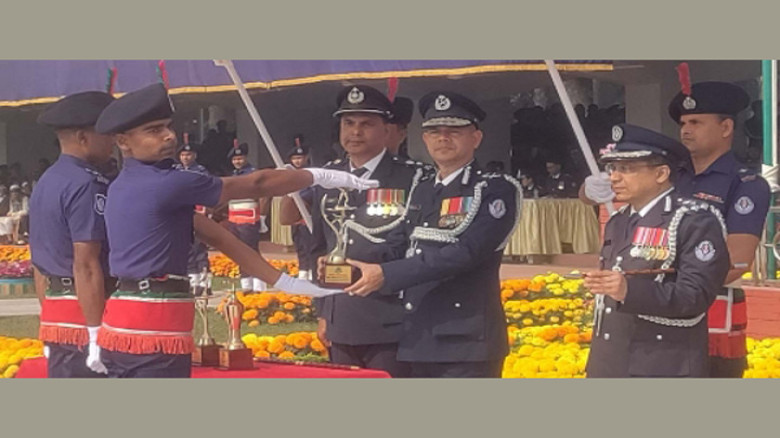 আইন মেনে মানুষের সেবা নিশ্চিত করতে হবে: অতিরিক্ত আ...