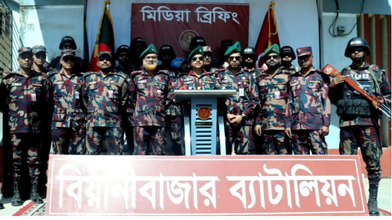 বড়লেখায় বিজিবির অভিযানে ভারতীয় অবৈধ অস্ত্র ও উচ...