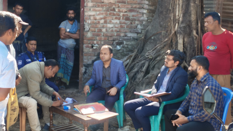 নেত্রকোণায় অতিরিক্ত দামে সার বিক্রি: ডিলারকে ১০ হা...