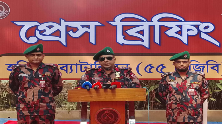 চুনারুঘাটে নির্বাচনকে সামনে রেখে বিজিবির প্রেস ব্র...