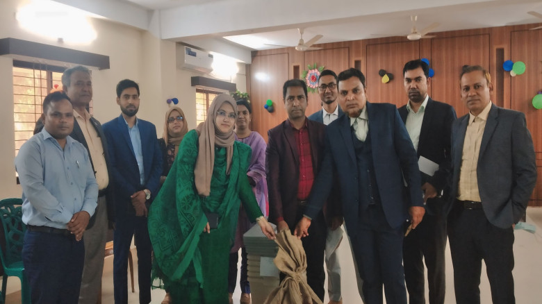 ঘোড়াঘাটে ৩৬টি ভোট কেন্দ্রে পাঠানো হয়েছে ব্যালট পেপ...
