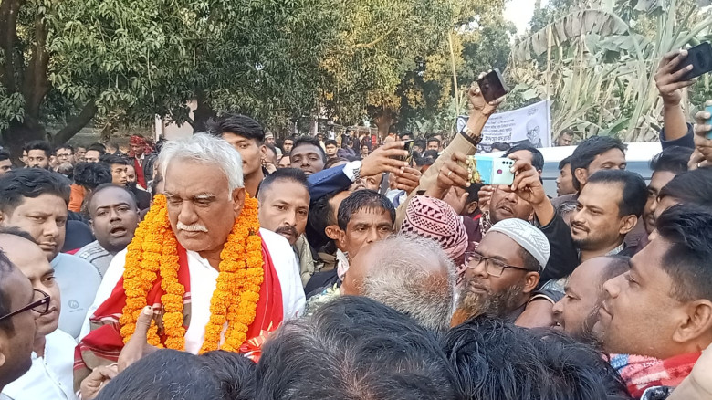 রাজশাহী -৬ আসনে বিপুল ভোটে বিজয়ী চাঁদের বাড়িতে ম...