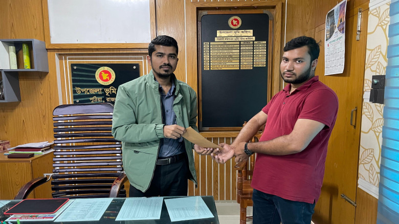 অসহায় শিক্ষার্থীর পাশে দাড়ালেন পুঠিয়ার এসিল্যান্ড ...