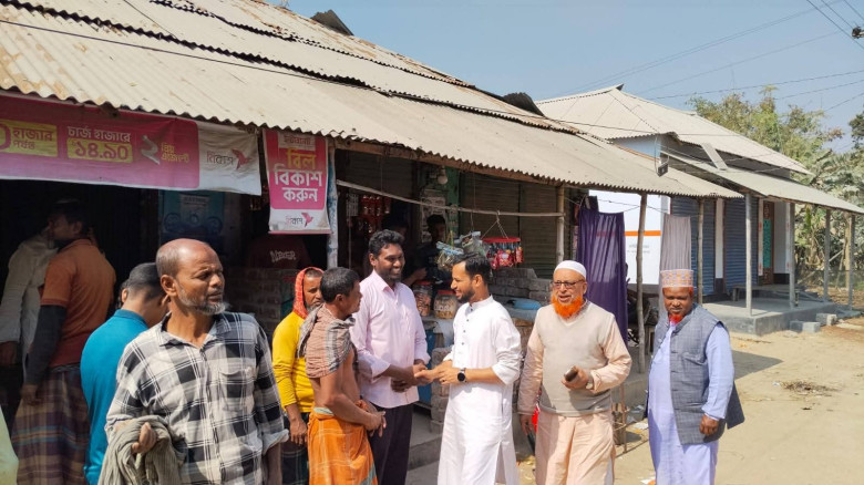 বগুড়া-৩ আসনে পরাজয়ের পরও ভোটাদের দ্বারে দ্বারে ন...