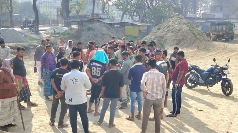শ্রমিক সর্দারের বিরুদ্ধে অর্থ আত্মসাতের অভিযোগে টা...