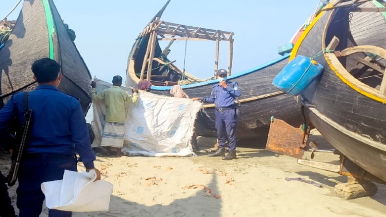 টেকনাফে তরুণ-তরুণীর মরদেহ উদ্ধার করেছে পুলিশ...