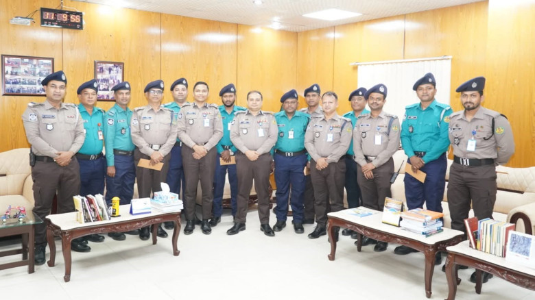 খুলনা মেট্রোপলিটন পুলিশ-এর অভিযানে ২৭ হাজার ৮০০ পি...