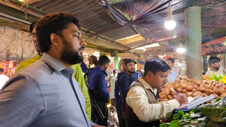 ভেড়ামারায় রমজান উপলক্ষ্যে ভ্রাম্যমাণ আদালতের অভিযা...