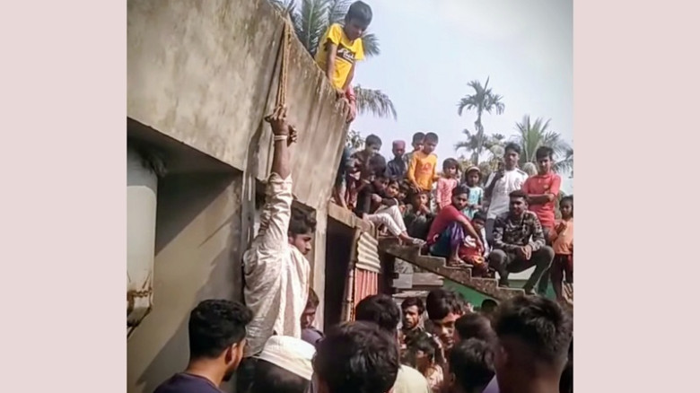শেরপুরে চোর সন্দেহে যুবককে বাড়ি থেকে ধরে নিয়ে ঝুলি...
