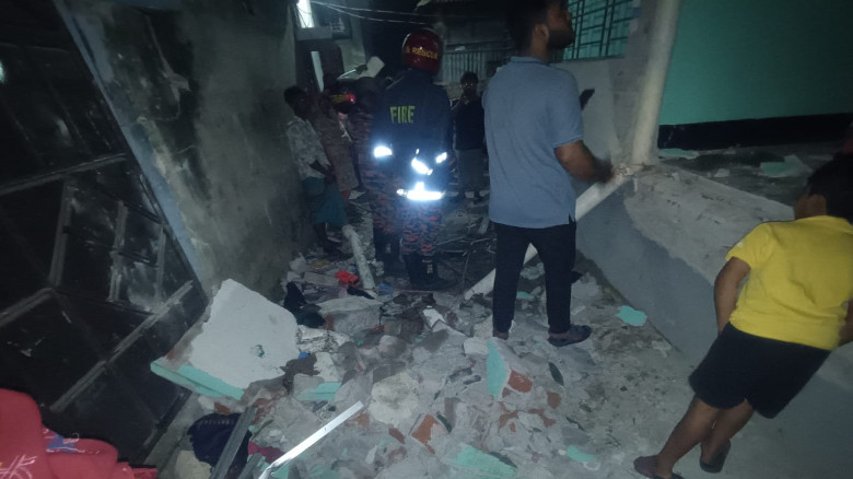 দাউদকান্দিতে অবৈধ গ্যাস সংযোগের লিকেজে বিস্ফোরণ, শ...