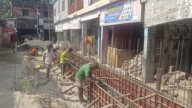 কচ্ছপগতিতে চলছে মহেশখালীর যাত্রাবাড়ীর সড়ক উন্নয়ন ...
