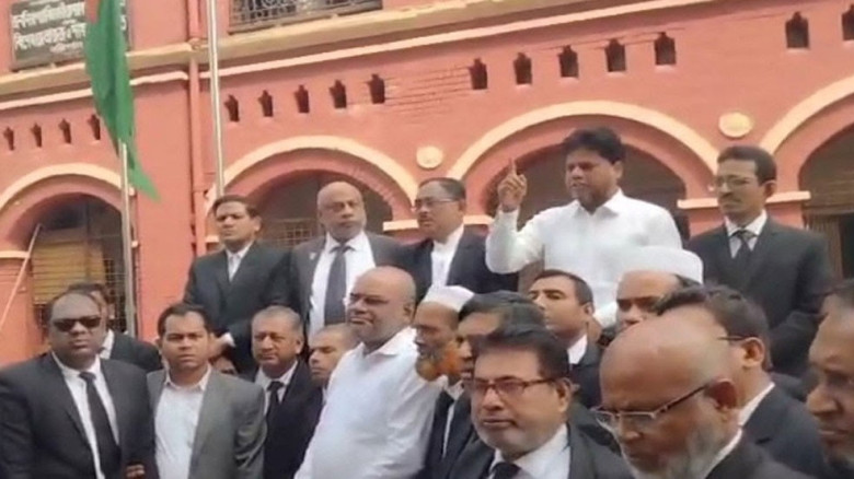বরিশালে কার্যক্রম নিষিদ্ধ আওয়ামী লীগ নেতার জামিনের...