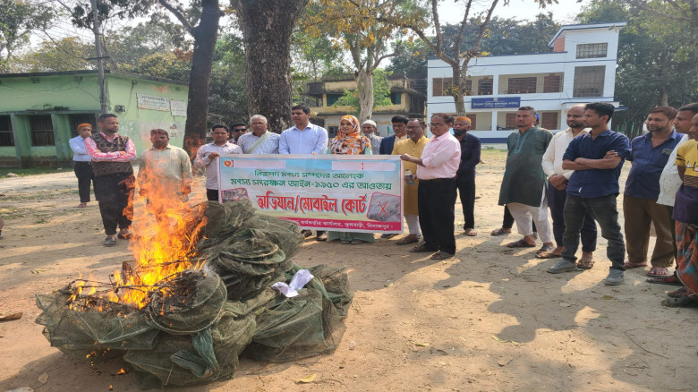 ফুলবাড়ীতে নিষিদ্ধ ‘চায়না দুয়ারী’ জাল পুড়িয়ে ধ্বংস...