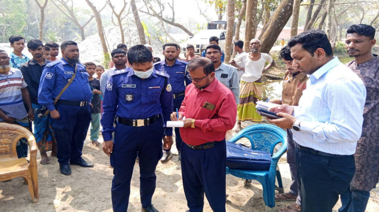 লালমোহনে অবৈধ বালু ব্যবসায়ীকে দেড় লাখ টাকা অর্থদণ্...
