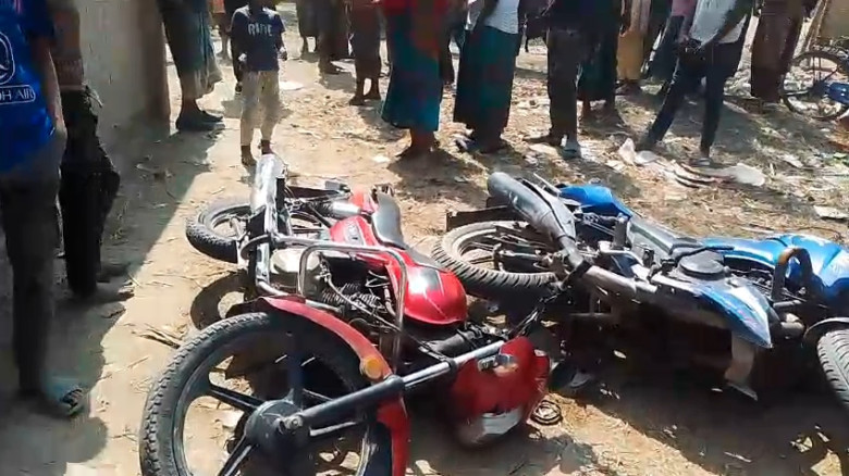 পিতা-পুত্রসহ ৭ জন আহত, ঘরবাড়ি ও ৩ টি মোটরসাইকেল ভা...