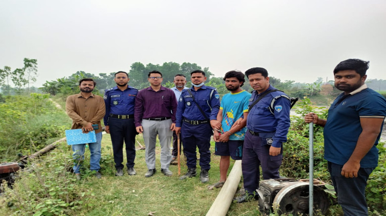 কসবায় ড্রেজার দিয়ে অবৈধভাবে মাটি কাটায় একজনকে ৭০ হ...