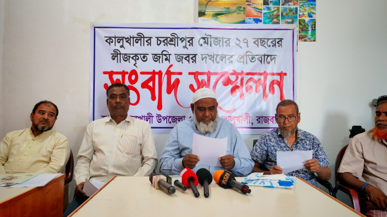 ২৭ বছর ধরে ভোগদখল করে আসা জমি দখল করার অভিযোগে সাং...