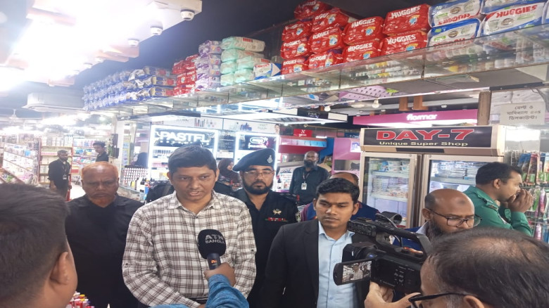 বাজার মূল্য পর্যবেক্ষণে র‌্যাব-৬ এর অভিযান: দুই প্...