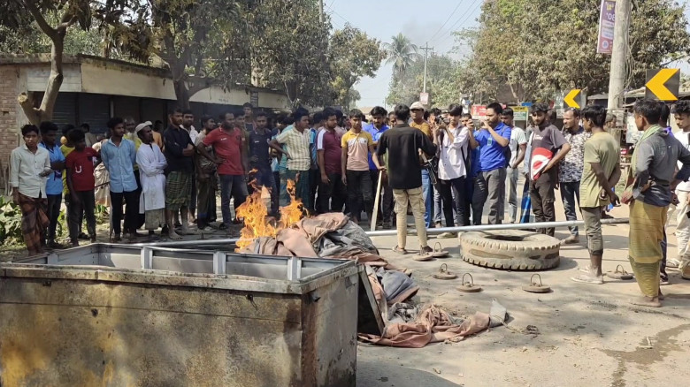 সড়ক দুর্ঘটনায় শিক্ষক নিহত, এলাকাবাসীর সড়ক অরোধ ও অ...