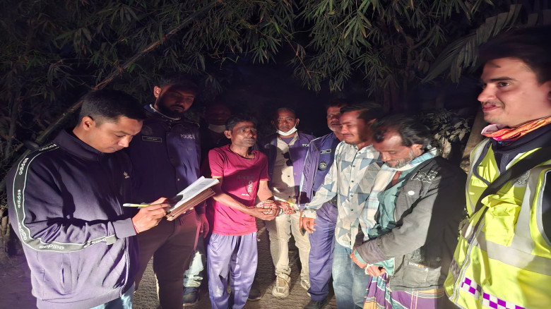 ধর্মপাশায় গাঁজা সেবনের অপরাধে মোবাইল  তিনজনের ৬ মা...