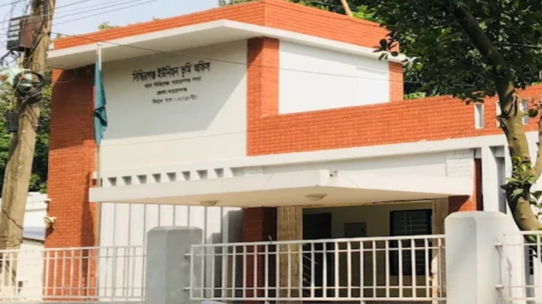 নারায়ণগঞ্জ ভূমি অফিসে অনিয়ম : তিন কর্মকর্তাকে বদ...