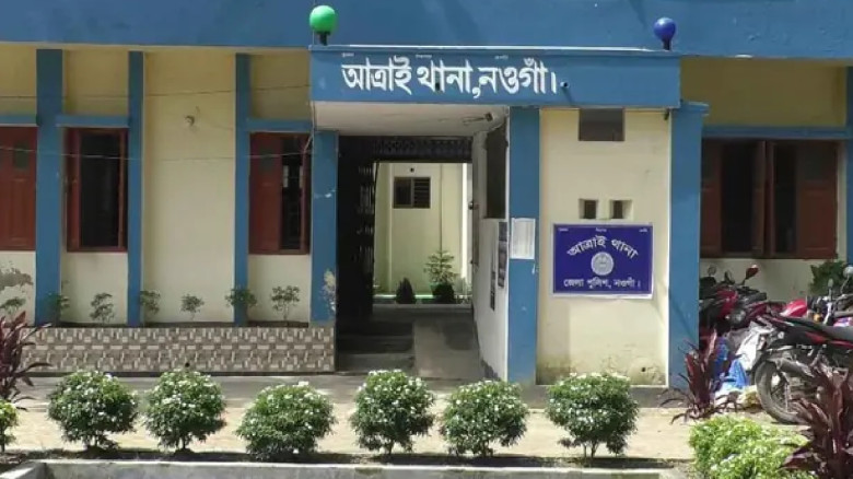 নওগাঁয় স্ত্রী-সন্তানকে ছুরিকাঘাতে হত্যার পর স্বামী...