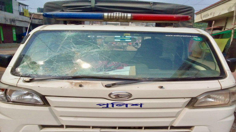 মরদেহ উদ্ধারে গিয়ে স্বজনদের হামলায় আহত পুলিশ...