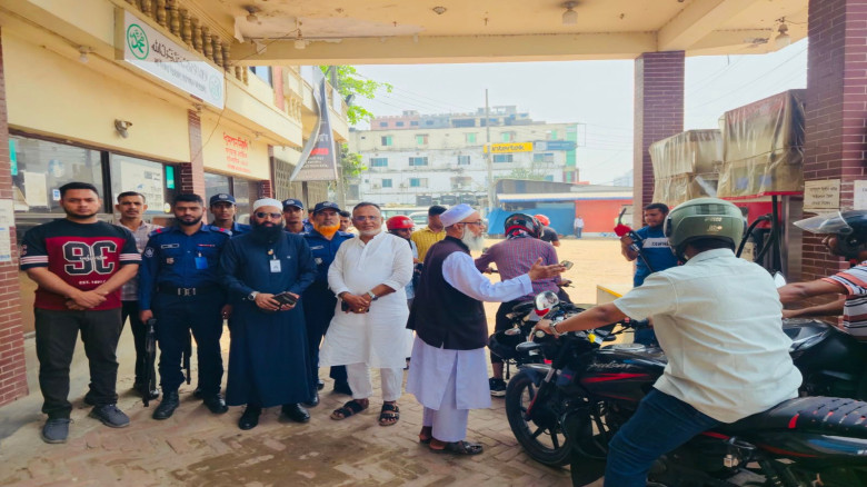 নারায়ণগঞ্জে জ্বালানি তেল সরবরাহে ফিলিং স্টেশনে মো...
