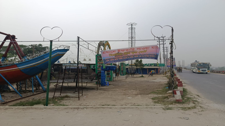 সাভারে সওজের জমি দখল করে অবৈধ স্থাপনা...