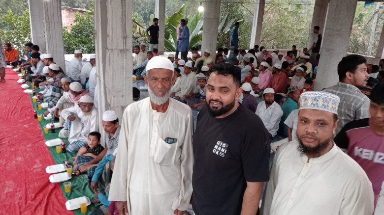 বরুড়ায় রোজাদারদের সম্মানে মরহুম আবু তাহের স্মৃতি ফ...
